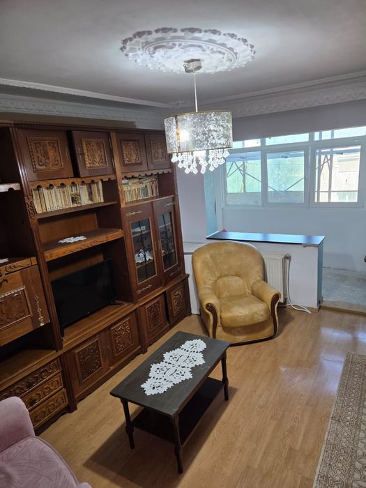 Apartament 3 camere et 4 din 10 cu lift!