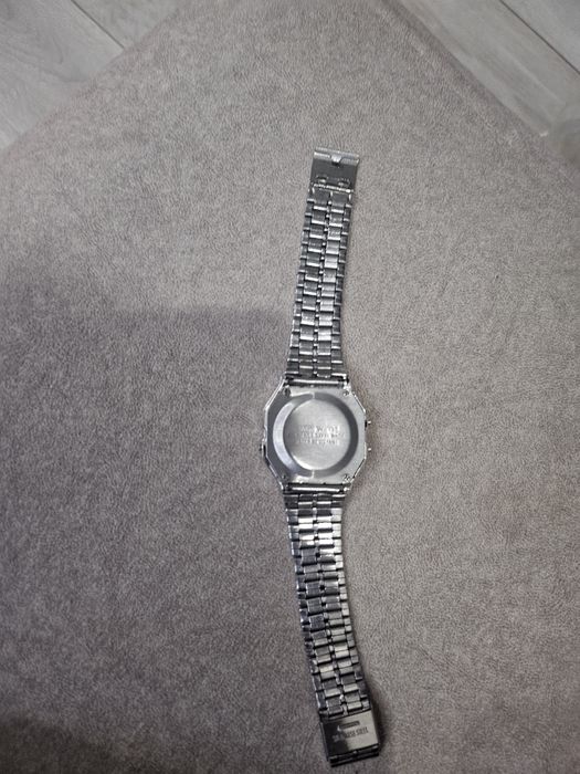 •Часы наручные Casio в идеальном состояние