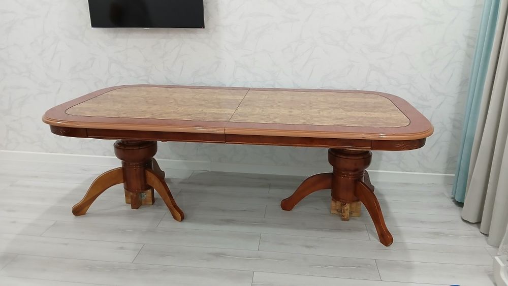Продается гостиный стол