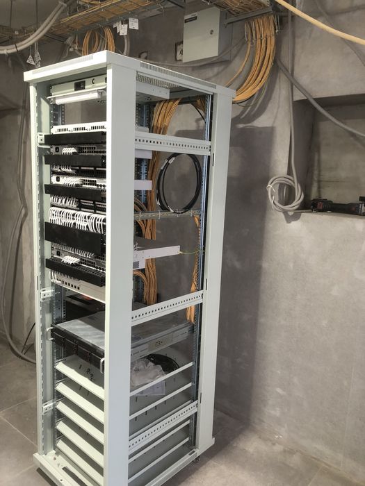 Электромонтажник, электрик ищу подработку