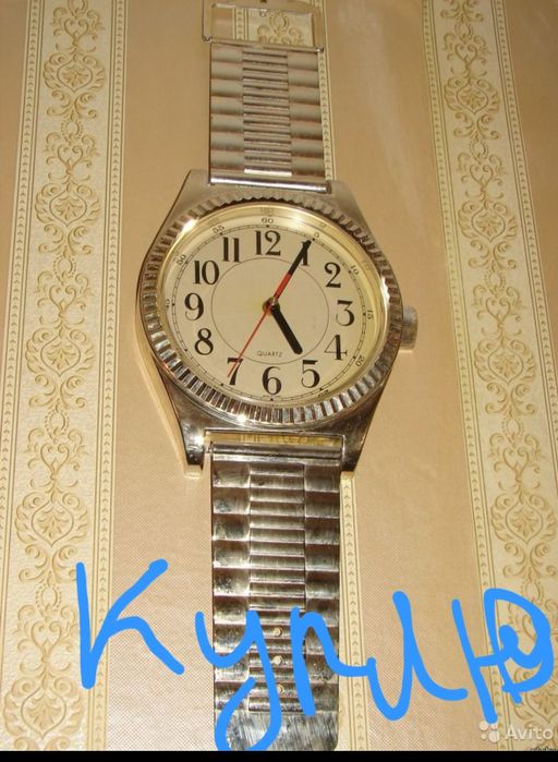 Часы настенные электронные.