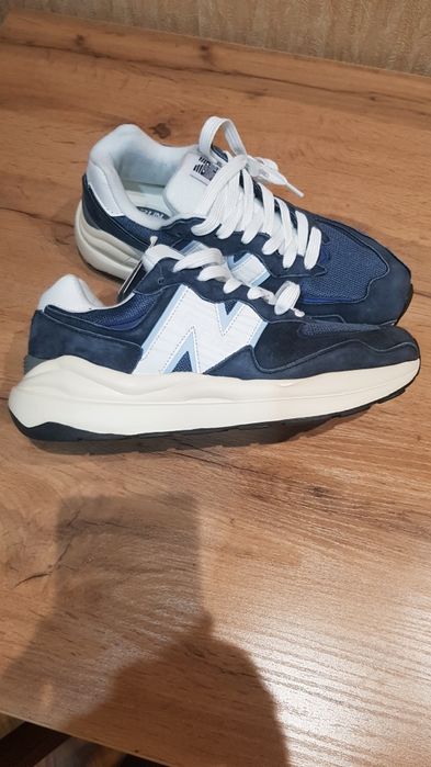 Продаётся кроссовки фирменные