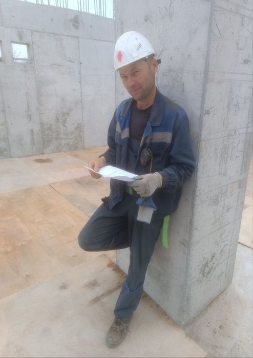 Монолитчик бригада, 15 йиллик стажга эга.