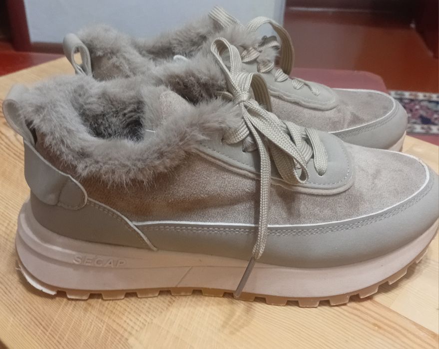 Продам зимние кроссовки