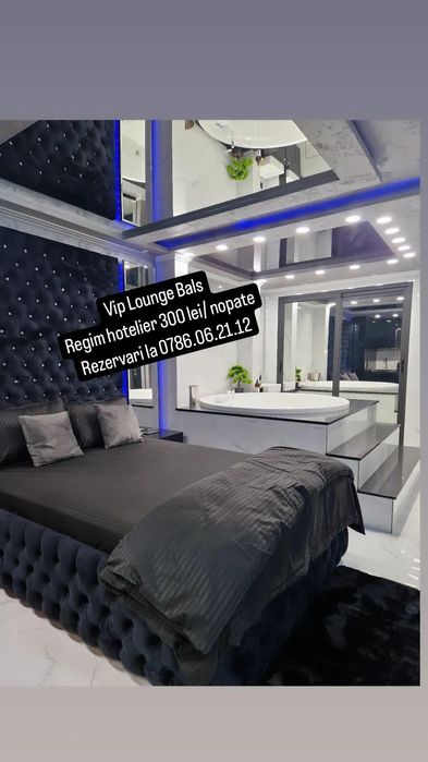 Regim hotelier cu Jacuzzi in camera si oglinda deasupra patului