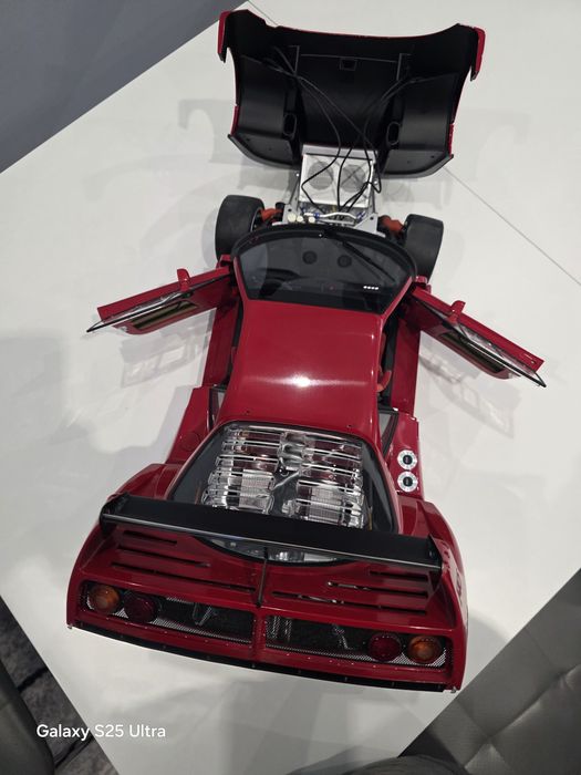 Ферари ф40 компетационе 1:8 (Ferrari F40  competizione 1:8)