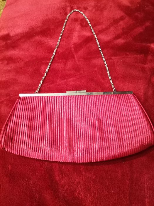 Вечерна чантичка за официален повод