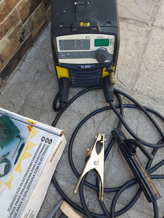 Инверторен Електронен ESAB CADDY2200i   16A-220A 220v за Всички метали