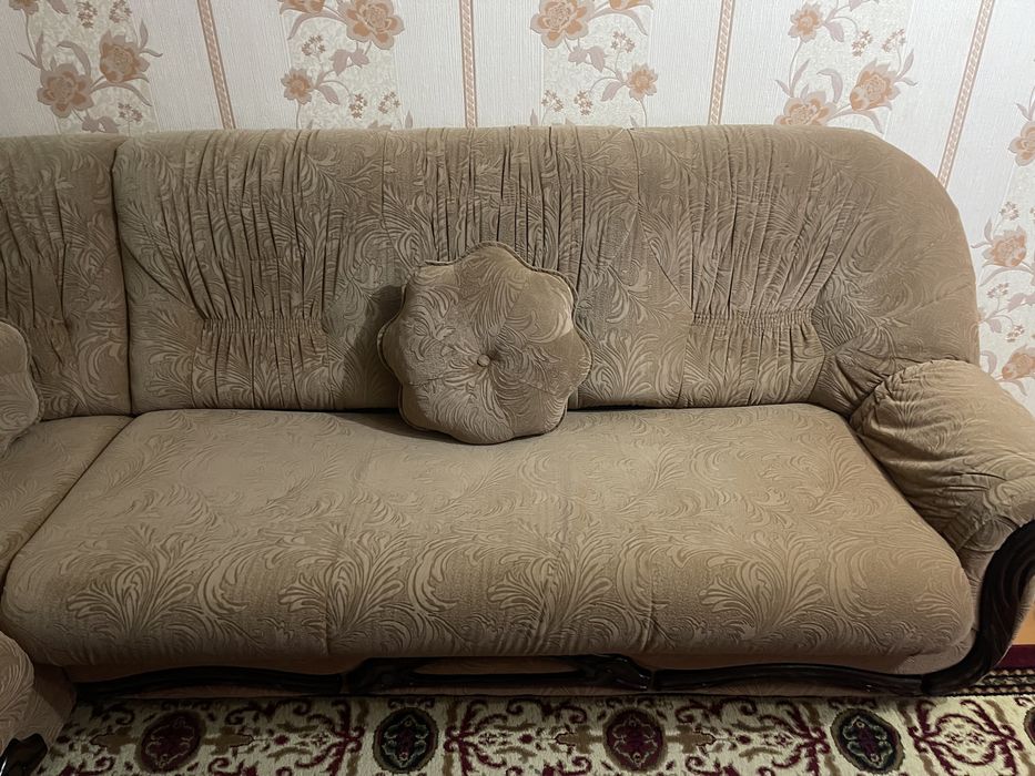 Продам угловой диван с креслом