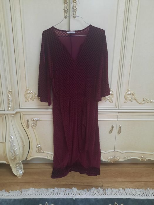 Очень красивые, качественные платья. Почти новые