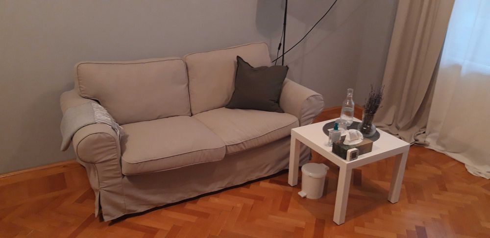 Vând Canapea IKEA EKTORP 2 locuri + husă extra – stare foarte bună