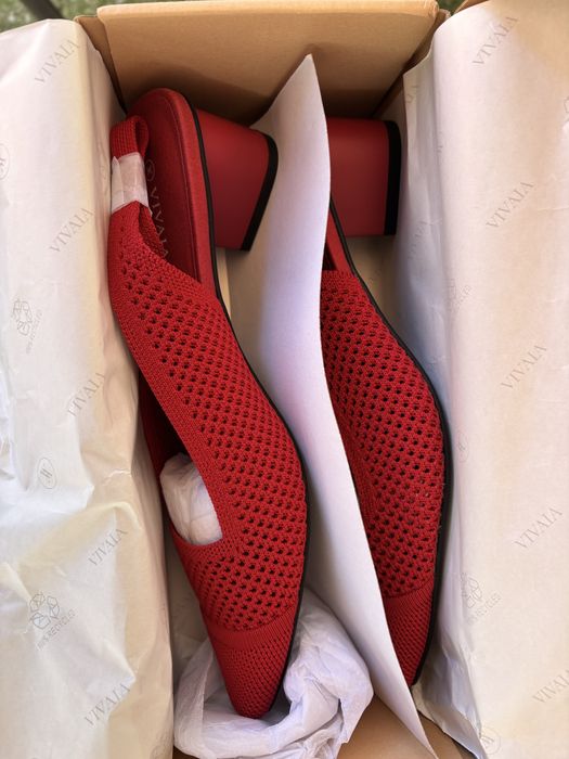 Обувки с остър връх  на ток VIVAIA