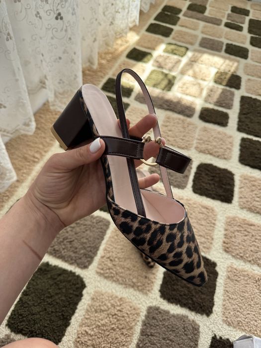 Pantofi marime 40