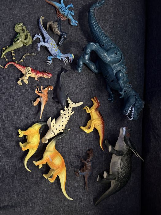 Лот динозаври