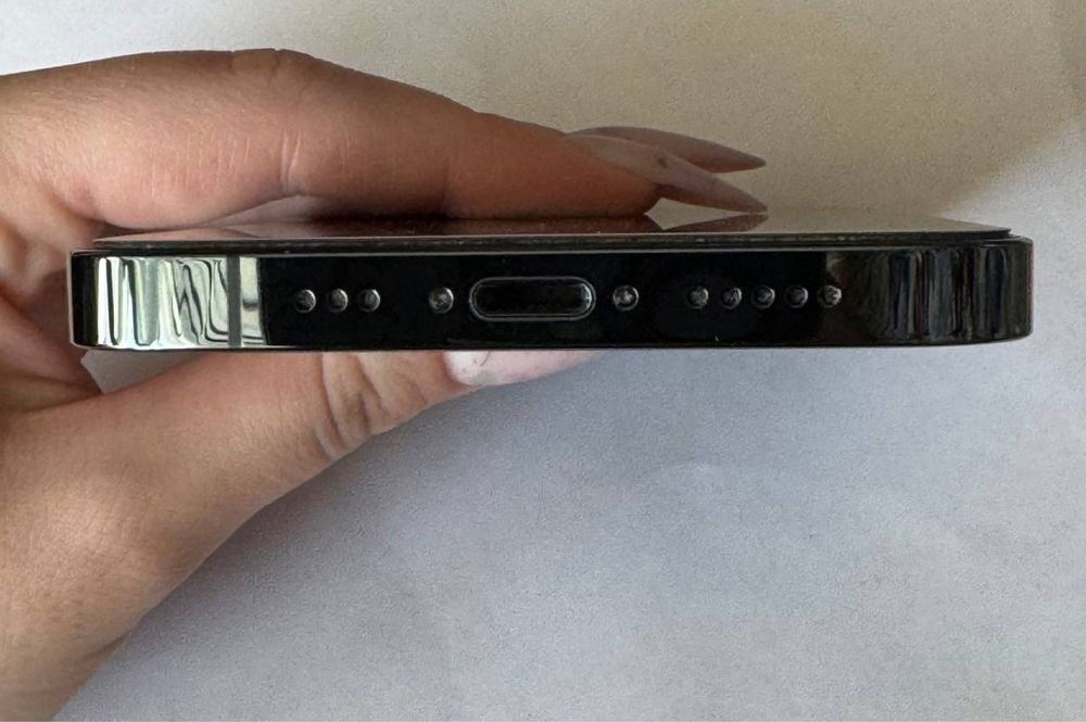 Продам Айфон 12 про