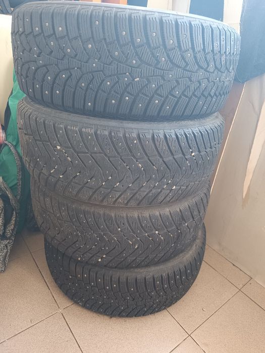 Продам комплект зимней шипованной резины R17 215/55