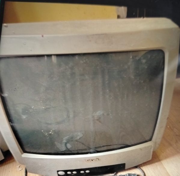 De vânzare tv cu tub