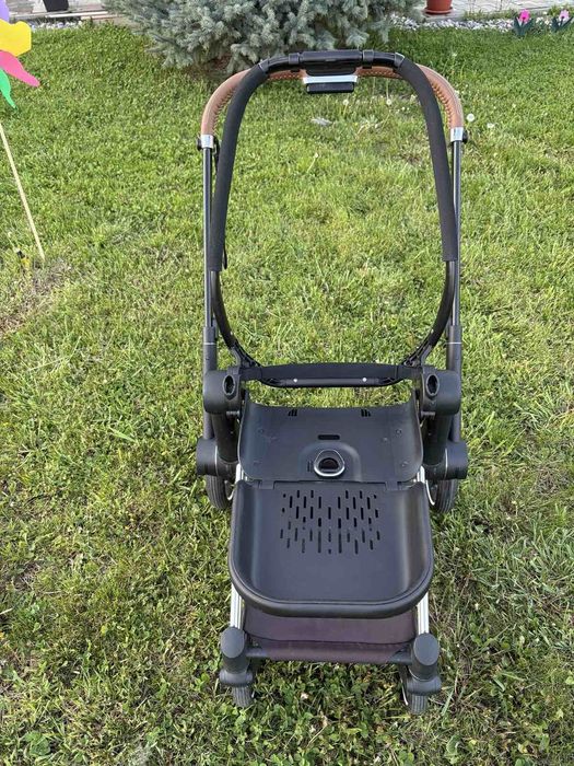 Шаси Cybex Priam 4 Chrome Brown с основа за седалка