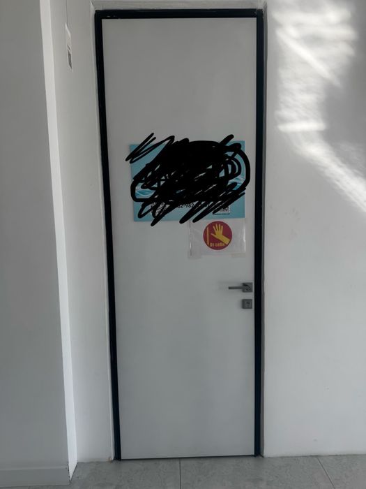 Продам двери 2 штуки и зеркало