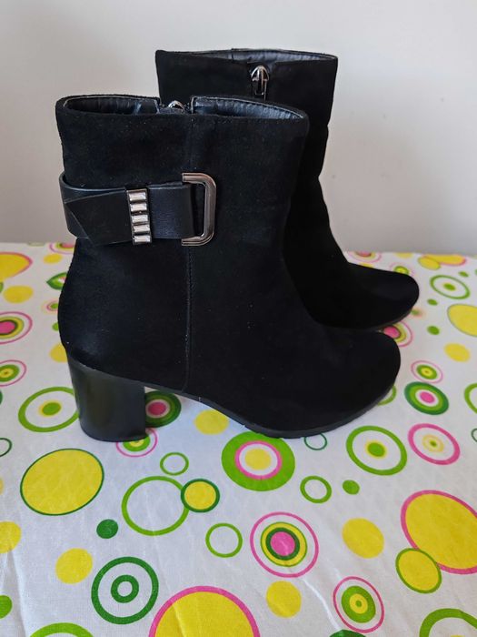 Нови елегантни  черни боти
