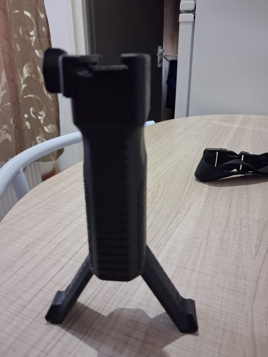 Telescopic grip - bipod pentru șine RIS- negru