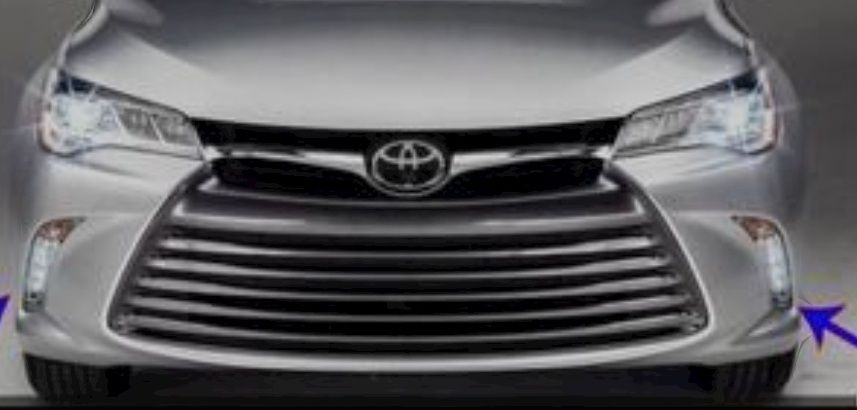 Противотуманик camry 55  правый оригинал