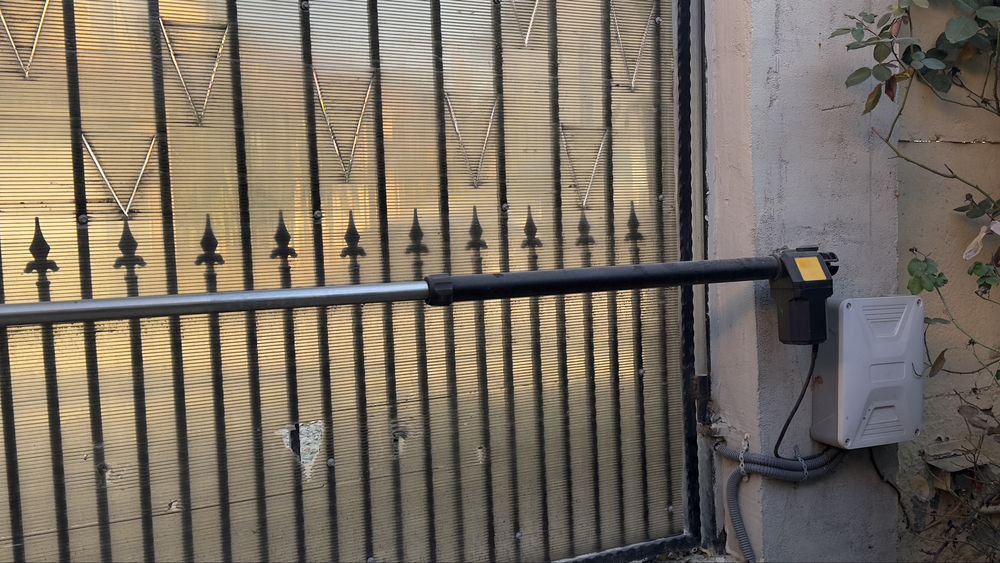 Porti fier forjat cu sistem electric automat telecomenzi,4,60 m/2,10 m