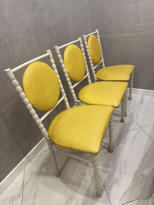 Стулья желтые метало каркас