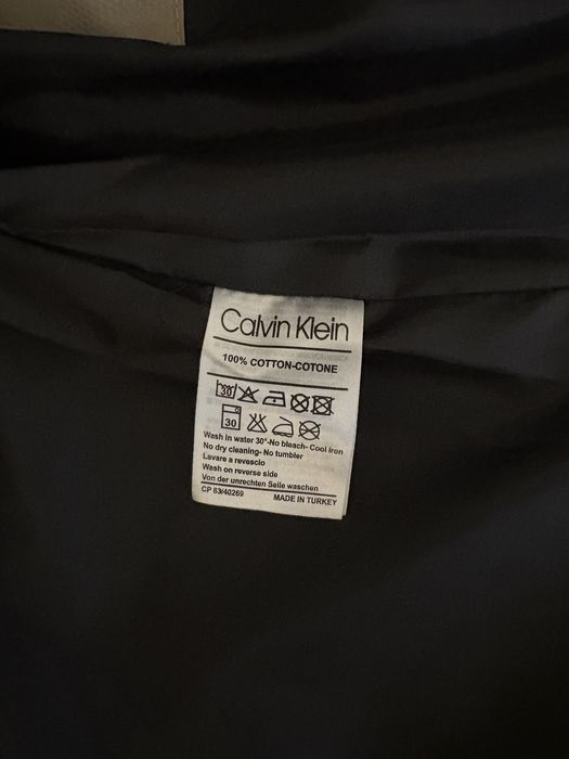 Vesta Calvin Klein! Toate marimile disponibile!