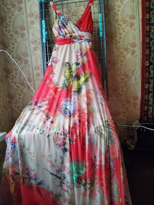 Платье вечернее с лейблом