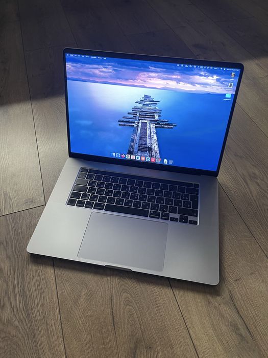 MacBook Pro 16 (2019) i9/16RAM/1TB