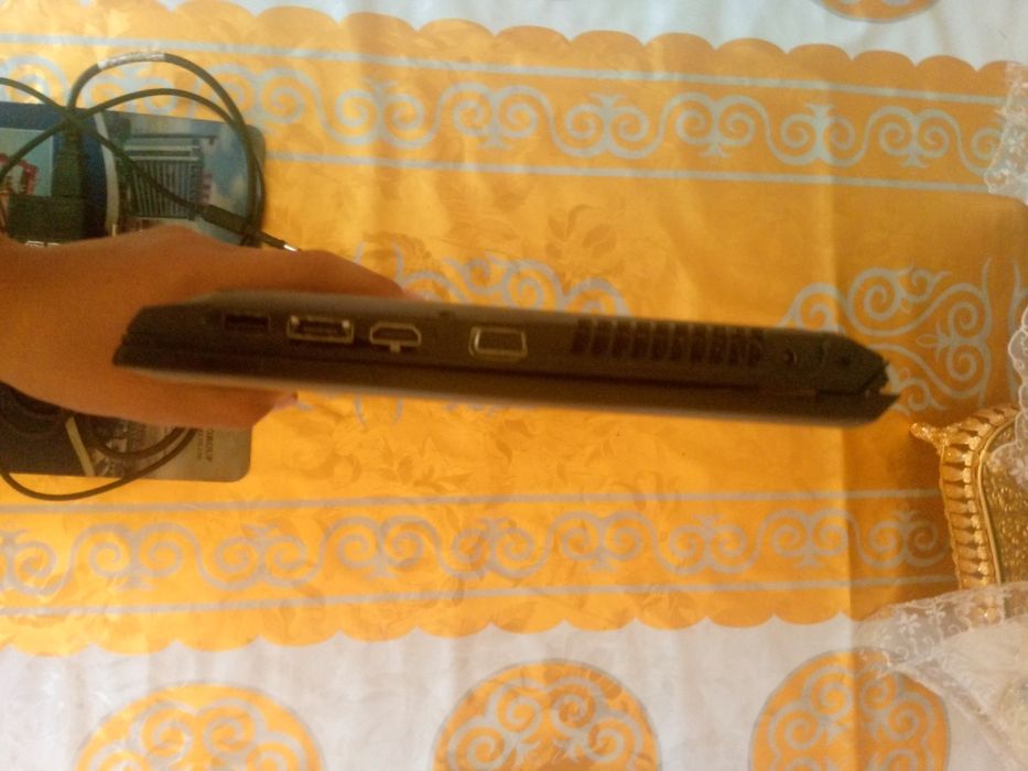 Noutbuk Lenevo core i3