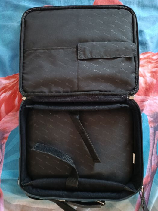 Geanta laptop bună