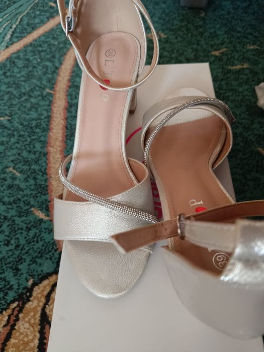 Pantofi eleganti argintii