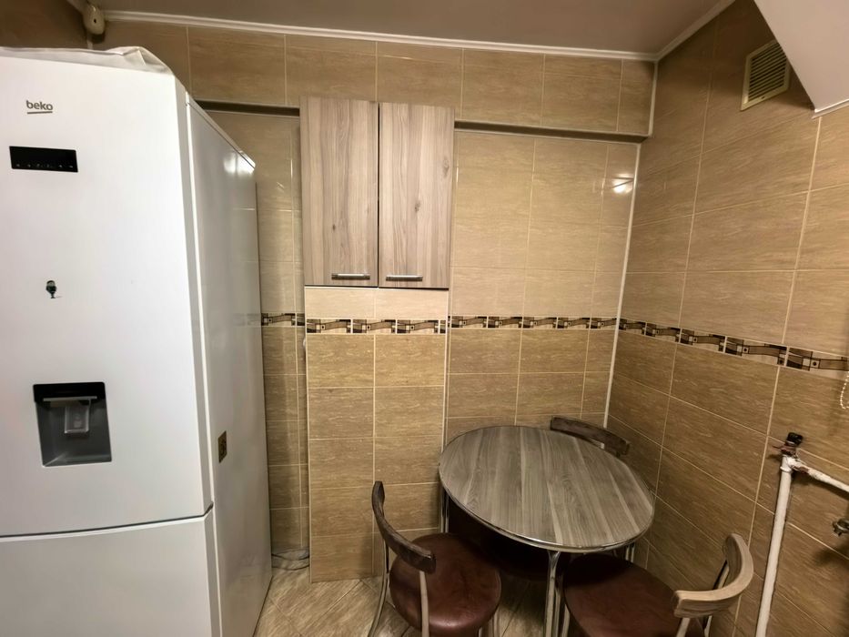 inchiriez apartament 3 camere semidecomandat giulesti stadion rapid