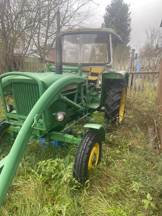 Tractor cu încărcător frontal