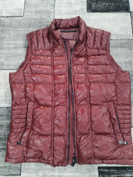 Vestă bărbați puf Hugo boss originală.