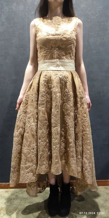 Платье праздничное