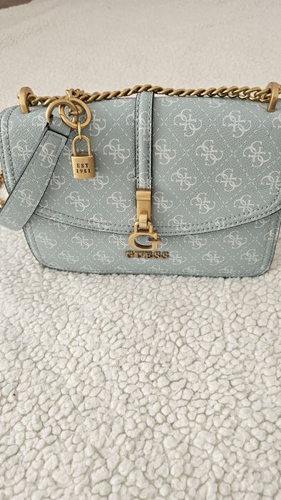 Даска чанта Guess