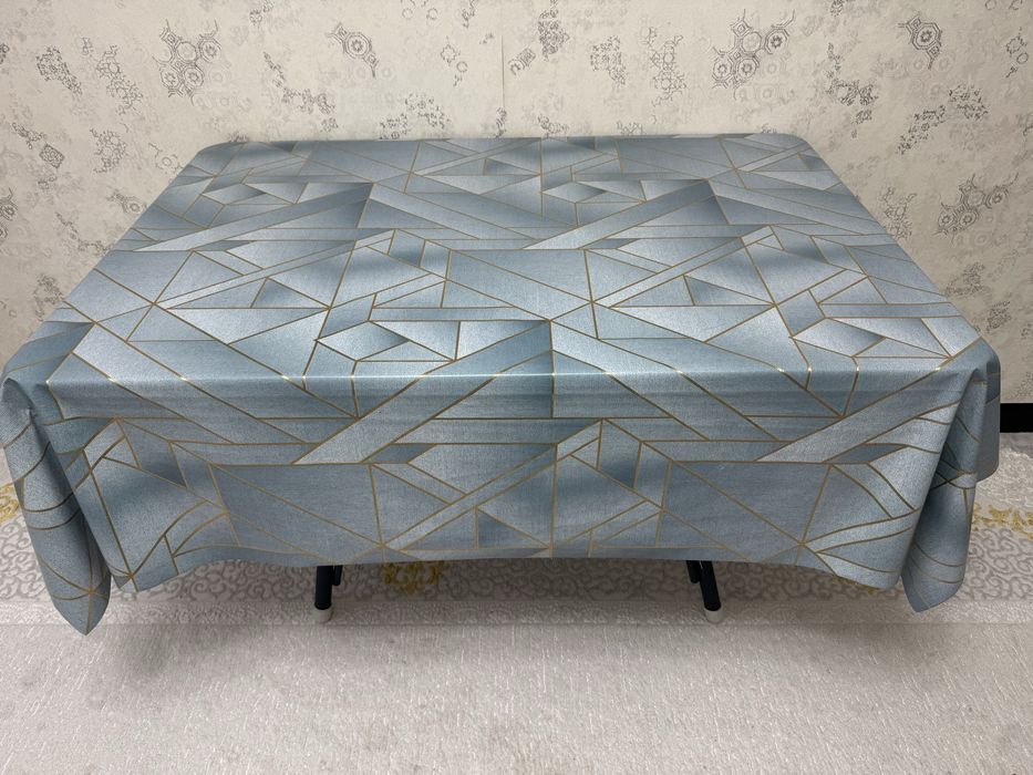 Отдам скатерть на стол