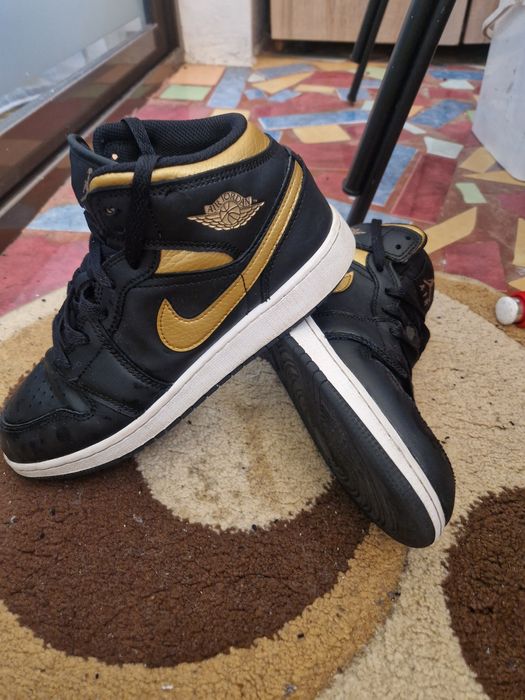 Jordan 1 mid GS black