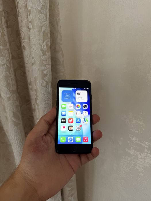 iPhone SE (2020) 64Gb - В хорошем состоянии