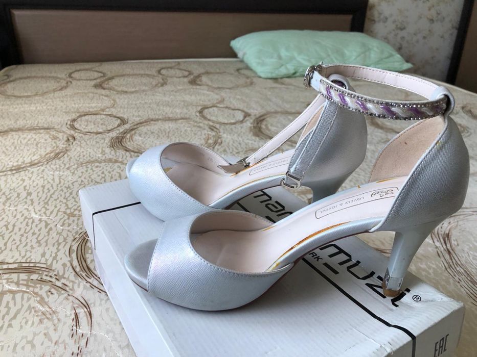 Продам женскую обувь