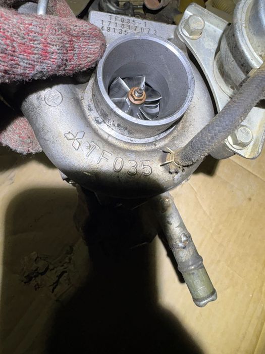 Продам турбину на паджеро 4м40