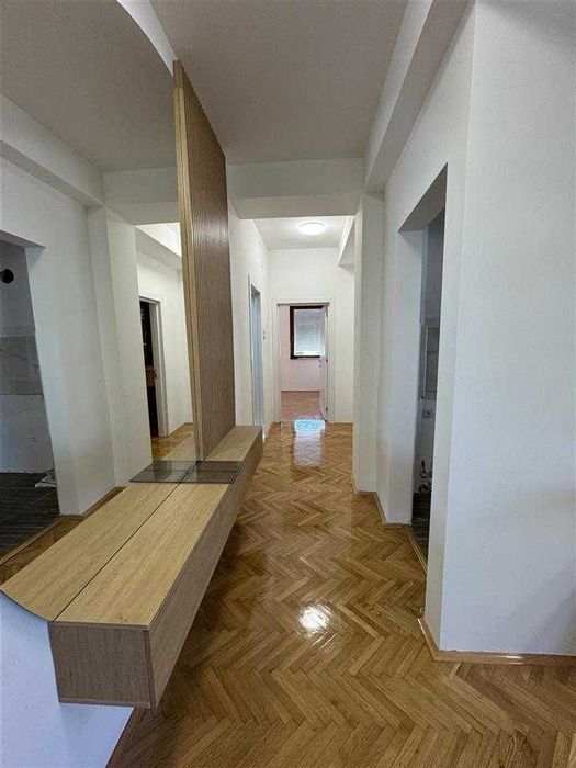 Дава се под наем Двустаен апартамент в Пловдив, Младежки Хълм - 61 кв.м за 214.2 € - Снимка #3