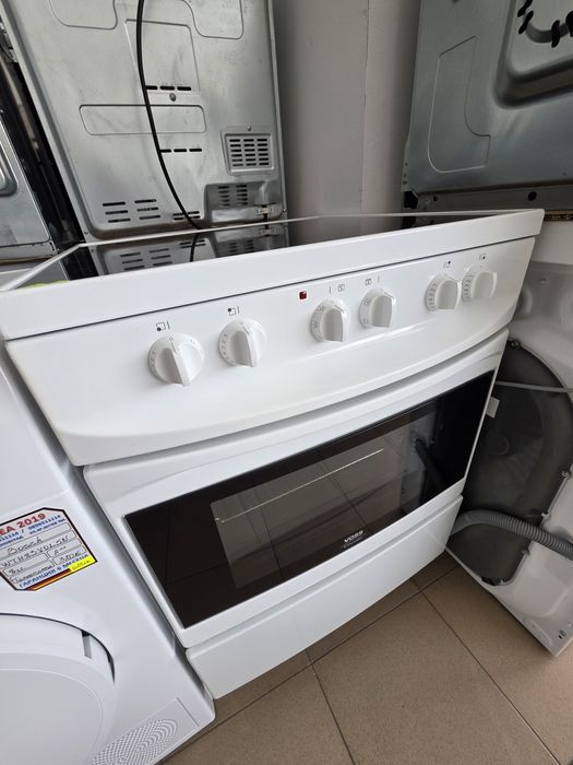 Свободностояща печка с керамични котлони Voss/Electrolux