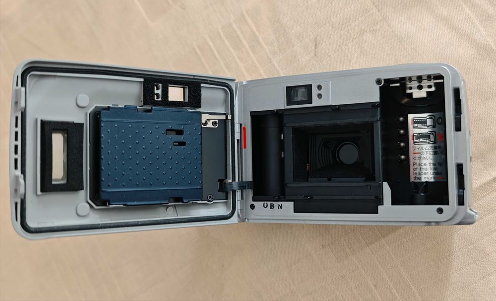 Yashica T5 . Carl Zeiss Tessar defect.