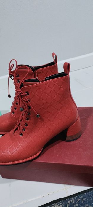 разные полусапожки по 15к