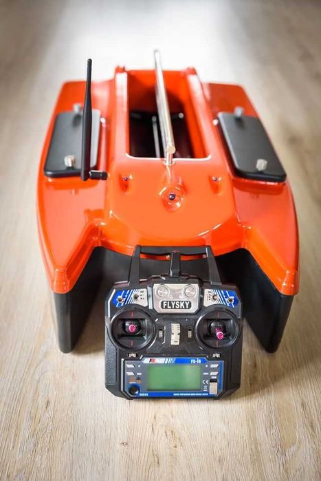 Лодка за захранка (лодка за захранване) с автопилот и LiPo батерии