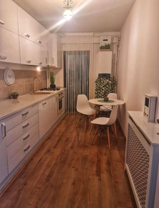 Inchiriez apartament 2 camere ultracentral complet utilat si mobilat